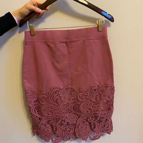 A vintage eyelet skirt. Haute Monde size Large. - Picture 2 of 4